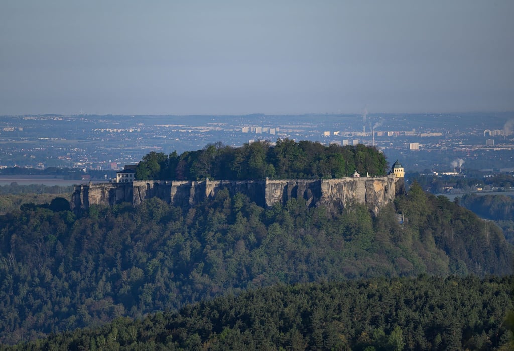 Die Festung Königstein wirbt jetzt auch in China um Touristen. (Archivbild)