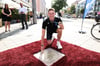 Auf dem Sports Walk of Fame hat SCM-Schwimmer Lukas Märtens im September 2024 schon eine Granit-Bronze-Platte erhalten. Nun wird er auch noch Ehrenbotschafter der Stadt.