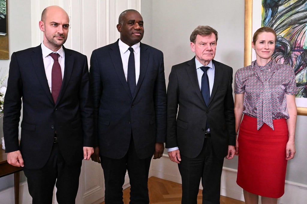 Eine Woche nach Kriegsbeginn bemühen sich Außenminister Johann Wadephul (CDU), seine Kollegen aus Frankreich und Großbritannien sowie die EU-Außenbeauftragte Kaja Kallas bei einem Treffen mit dem iranischen Außenminister um Deeskalation.