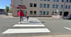 Der neue Fußgängerüberweg verbindet Schule, Markt und Pflegeeinrichtungen.