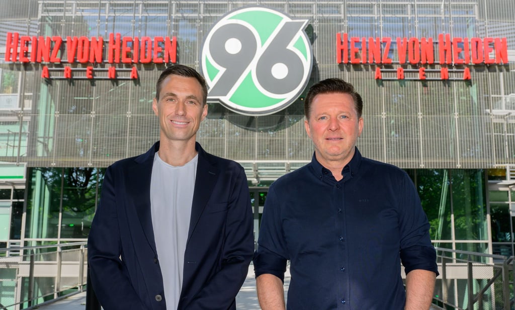 Haben viel vor: Neu-Trainer Christian Titz (r) und Hannovers Geschäftsführer Marcus Mann
