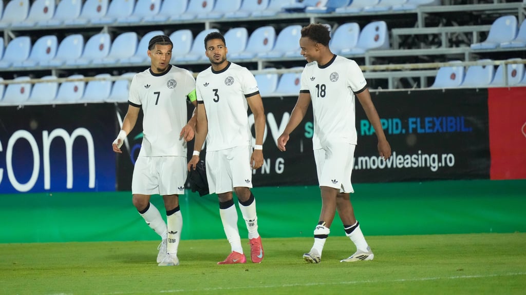 Die deutsche U19-Auswahl (r., Assan Ouedraogo) hat bei der EM das Halbfinale erreicht.