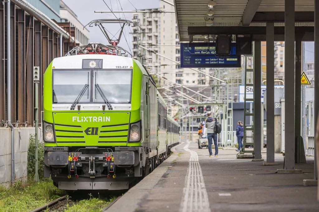 Ab Halle (Saale) fahren Flixtrains durch Deutschland.