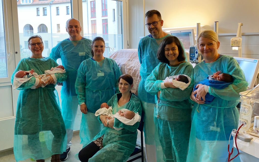 Die Geburtsstation der Uniklinik Halle mit Zwillingkindern. Die Finanzmittel des Maximalversorgers reichen nicht aus, um laufende Kosten zu decken.