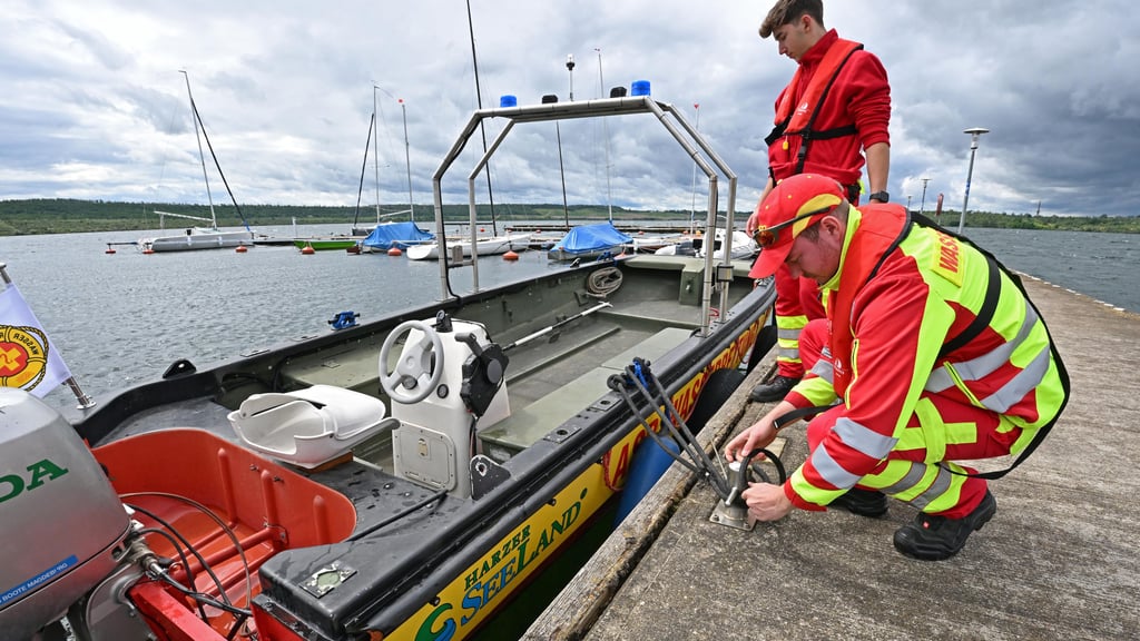 Bisher gibt es nur ein Rettungsboot der Wasserrettung des ASB, welches am Concordia See eingesetzt werden kann, aber unter Umständen nicht immer verfügbar ist.