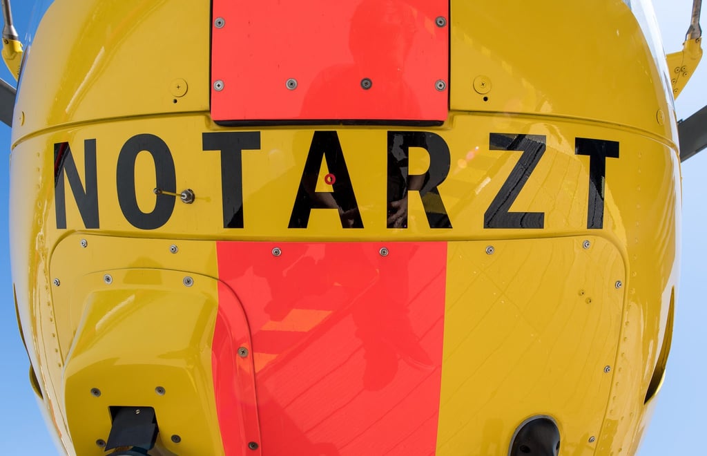 Bei einem Unfall mit einer Fünfjährigen an der Landesgrenze zu Niedersachsen war auch ein Rettungshubschrauber im Einsatz. (Symbolbild)