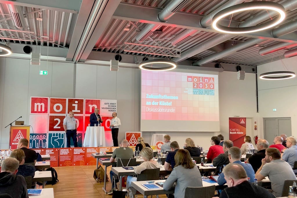 Betriebsräte aus norddeutschen Unternehmen haben auf einer Konferenz in Bremen über die Herausforderungen und Chancen des Strukturwandels gesprochen.
