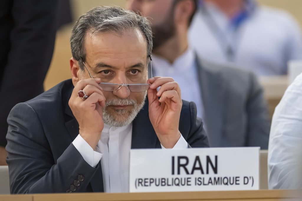 Der iranische Außenminister Abbas Araghtschi rief die internationale Gemeinschaft im UN-Menschenrechtsrat auf, die Angriffe Israels auf sein Land zu verurteilen.