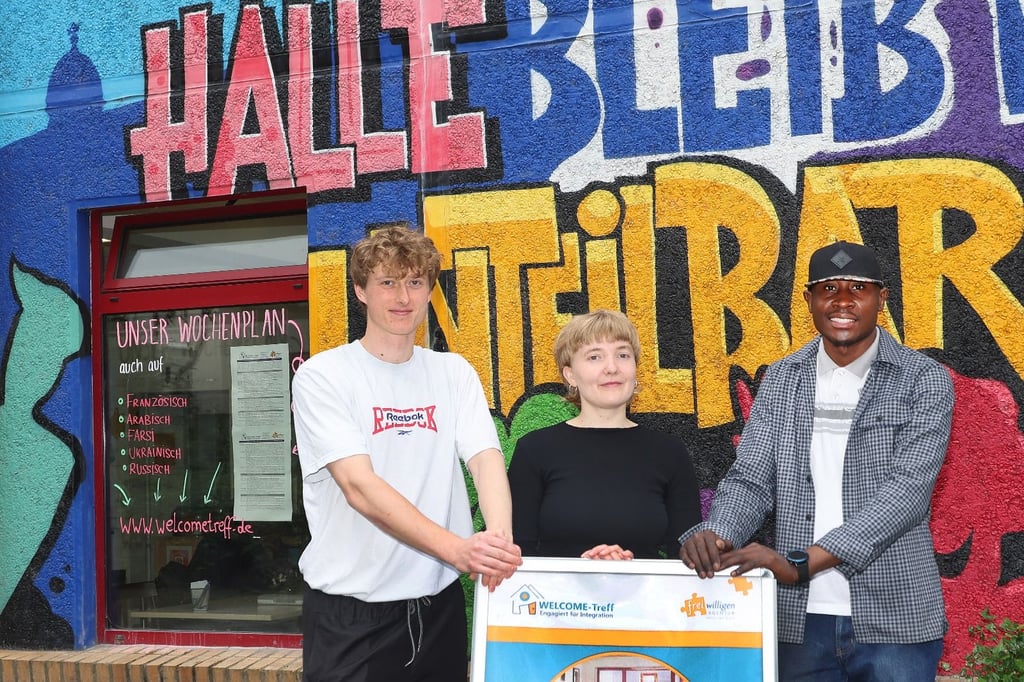 Engagiert im Welcome-Treff: Nils Sieker, Ruth Bitter und Therry Djam Kollo (von links)