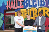 Engagiert im Welcome-Treff: Nils Sieker, Ruth Bitter und Therry Djam Kollo (von links)