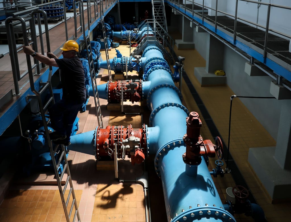In Sachsen müssen laut einer Studie in den kommenden 20 Jahren 34,6 Milliarden Euro in die Wasser- und Abwasserversorgung investiert werden. (Archivbild)
