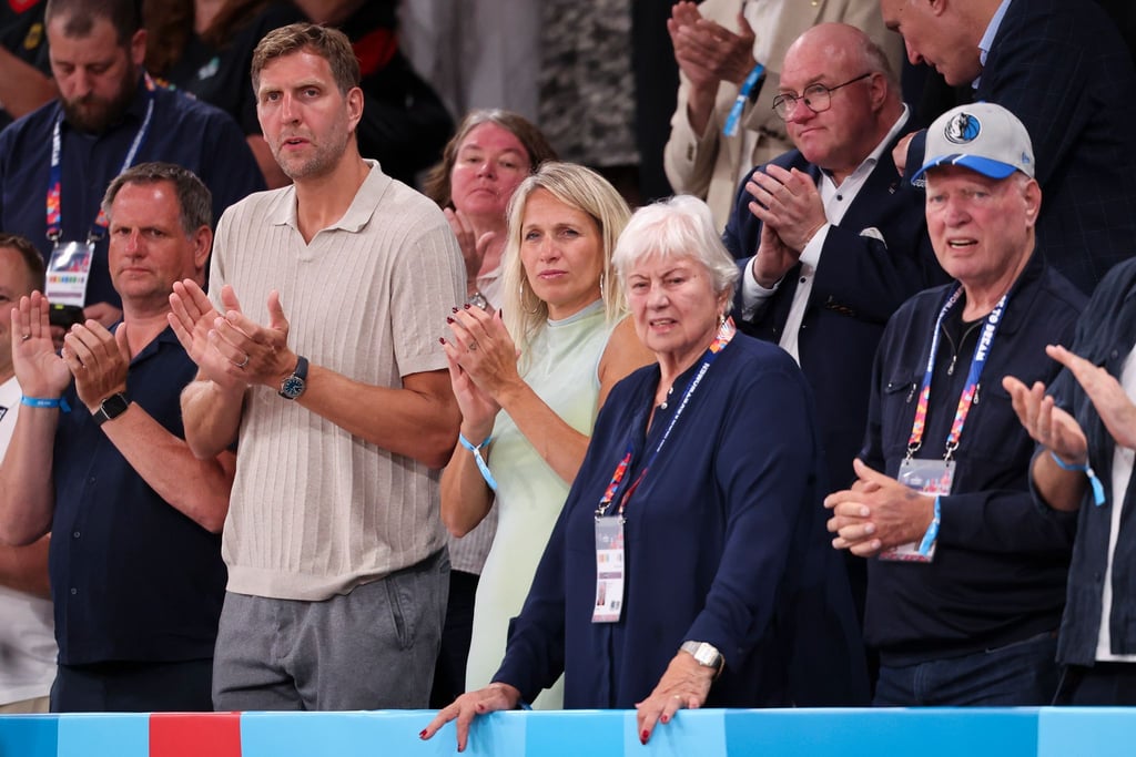 Auch Dirk Nowitzki war beim zweiten deutschen Gruppenspiel wieder in der Halle.