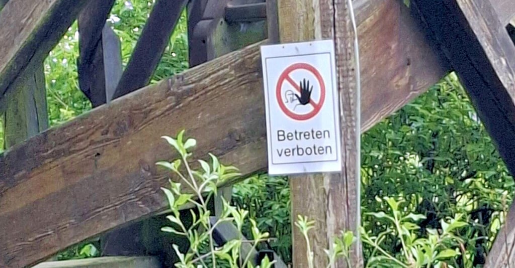Der Turm am Faulen See darf nicht betreten werden. Die Standsicherheit sei laut einem Experten ungenügend.