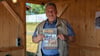 Joachim Gülland, der Vorsitzender des Kultur- und Heimatvereins Bitterfeld ist bereits dabei den Stand seines Vereins  zusammen mit der IG Bitterfelder Geschichte auf dem Bitterfelder Hafenfest aufzubauen. 