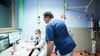 In der Notaufnahme des Klinikums Magdeburg gibt es viel zu tun: Die DMAX-Serie "Notaufnahme: Samstagnacht" liefert Einblicke. 