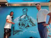 Aus Henning Hölemanns (links) kreativer Ader stammen die Entwürfe der Graffitis, die schon bald den Zerbster Bahnhofstunnel vom Ein- und Ausgang bis zum Bahnsteig 2 in ein Kunstwerk verwandeln. Bürgermeister Andreas Dittmann zeigt sich begeistert von den Bildern, von der gesamten Arbeit der Sprayer. 