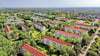 Viele Wohnblöcke in Merseburg hängen am Fernwärmenetz. Die Preiserhöhung für 2025 schlägt daher auch auf die Nebenkosten durch. 