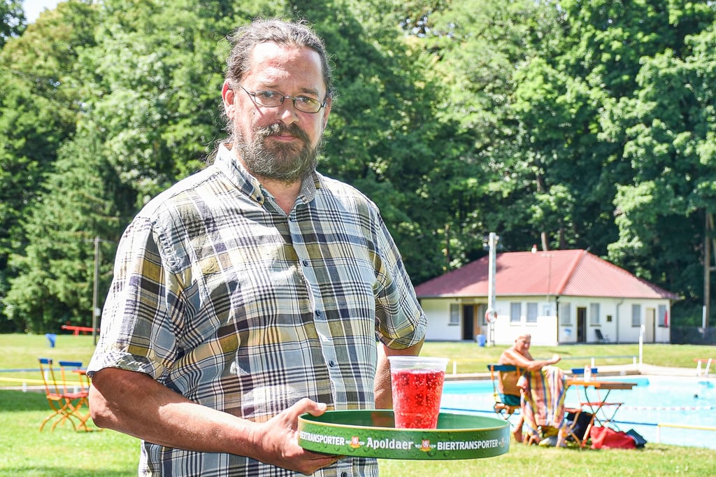 Das Waldbadgetränk ist wieder zurück! Kaynaer und ihre Gäste freuen sich, dass der Mix aus Fassbier und -brause wieder im Waldbad bei Holger Hoene erhältlich ist.