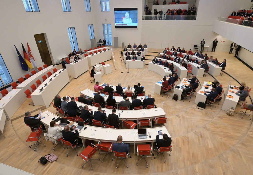 Der Brandenburger Landtag entscheidet abschließend über den Doppelhaushalt für dieses und nächstes Jahr (Archivbild).