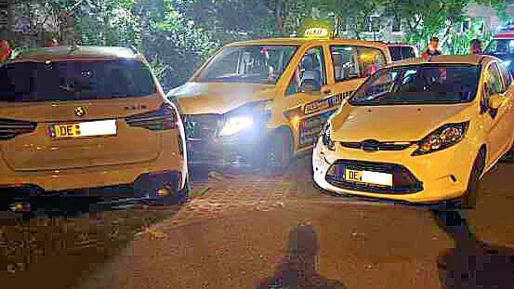 Der Taxiräuber verursachte mit dem gestohlenen Taxi einen schweren Unfall.