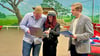 Stephan Schulle (von links) vom Erlebnispark, Janine Stoisiek von den Wirtschaftsjunioren und Sebastian Weyl von der IHK freuen sich auf das Festival. 
