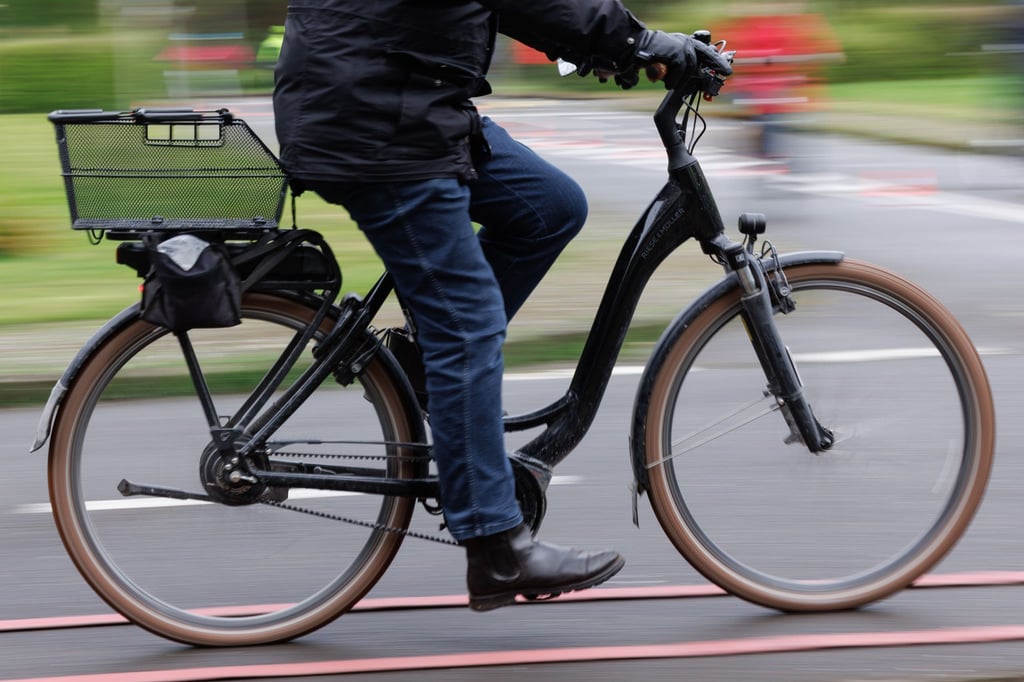 Bei einem Zusammenstoß zwischen einem Auto und einem Pedelec-Fahrer in Schüttorf wurde ein 75-jähriger Mann schwer verletzt. (Symbolbild)