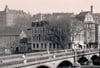 Ein Geschäft reihte sich in der Wasservorstadt  an das andere. Was 1938, als das Foto entstand, Normalität war, löst heute nur noch Staunen aus. 