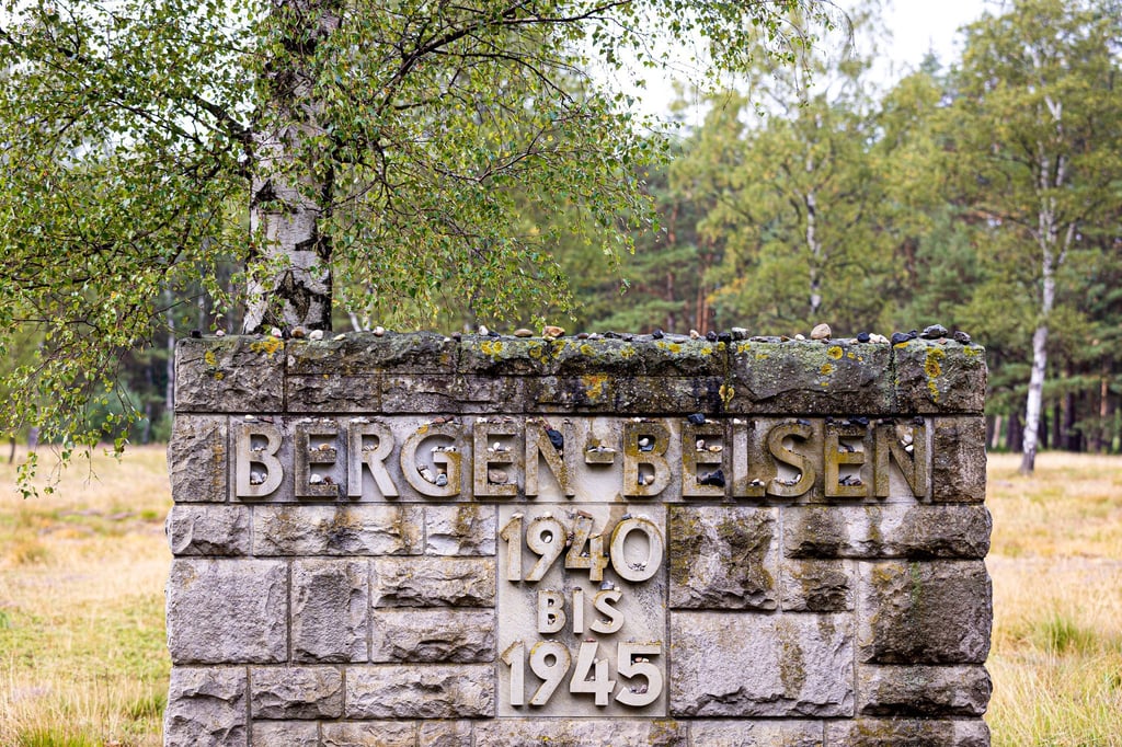 Die Gedenkstätte Bergen-Belsen erinnert an die Verbrechen der Nationalsozialisten während des Zweiten Weltkriegs. (Archivbild)