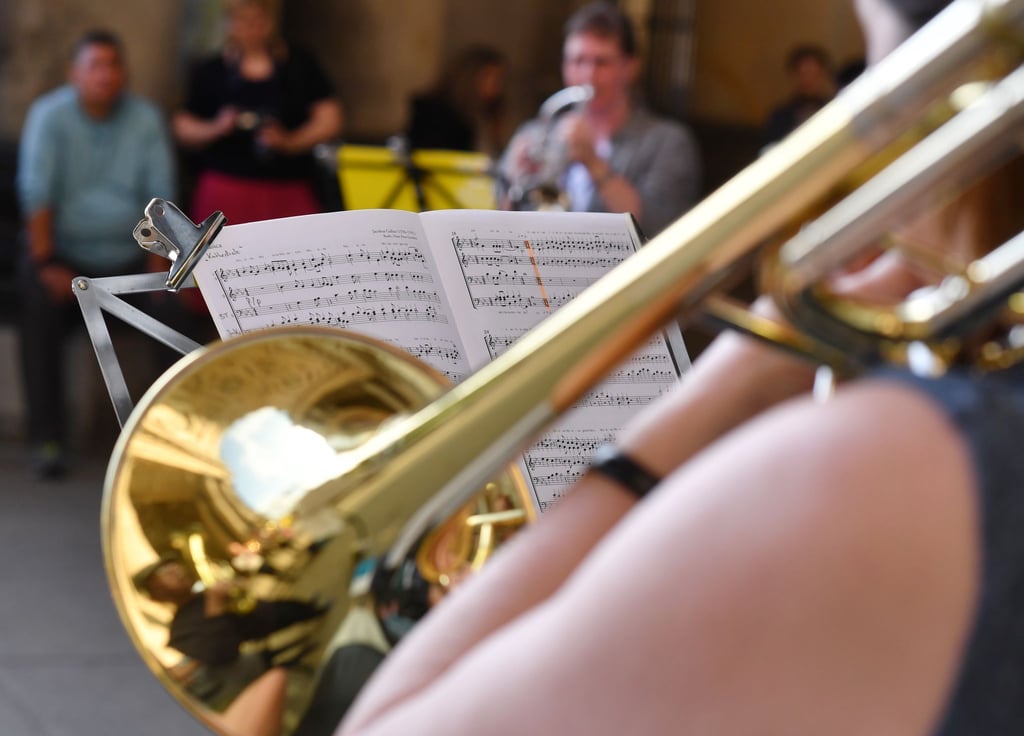 Von der Straßenmusik bis zum klassischen Orchester: Die Fête de la Musique ist in Berlin jedes Jahr ein großes Ding. (Archivbild)