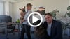 Die französische Bulldogge Bella von Silvia Läseke und der Leonberger Theo von Magdeburgs Ordnungs- und Personalbeigeordnetem Ronni Krug sind zwei von bisher 15 Bürohunden in den Ämtern der Stadt. 
