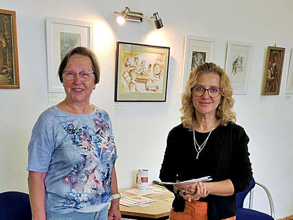 Sieglinde Walkow (l.) und Oxana Reidel-Rostalsky zeigen Sagenhaftes.