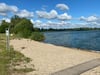 Der FKK-Strand am Neustädter See in Magdeburg. Hier darf noch gebadet werden. Am Hauptstrand des städtischen Strandbads nicht mehr. 