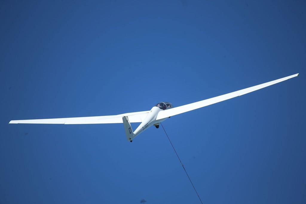 Ein Segelflugzeug ähnlich wie dieses stürzte bei Ilmenau ab, der Pilot starb. (Symbolfoto)