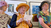 In bewegten Worten bedankt sich Anne-Kathrin Weiner in der Vernissage im Jessener Schloss für die Ausstellung und die sie ehrenden Anmerkungen.
