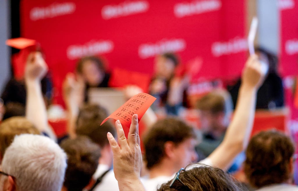 In einem Leitantrag zieht die Partei eine Halbzeitbilanz.