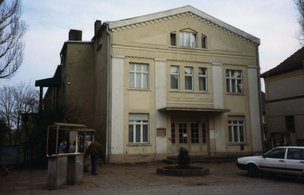 Das Genthiner Kino in den 1990er Jahren.