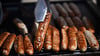 Fleisch auf dem Grill muss für viele sein. (Archivbild)