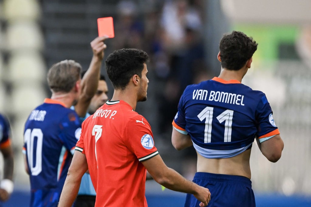 Rot für van Bommel: Bei der U21-EM werden Erinnerungen wach.