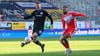 Pascal Schmedemann (l.) ist vor HFC-Stürmer Cyrill Akono am Ball, künftig sind beide Teamkollegen. 