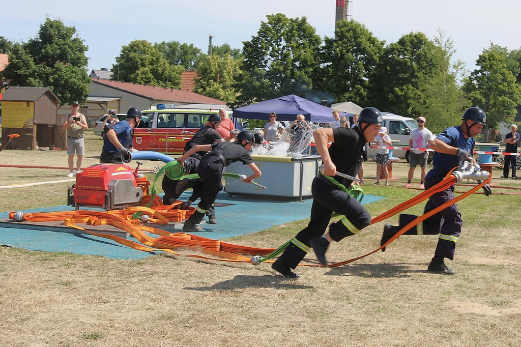 Das Feuerwehrsport-Team aus Miltern erreichte beim Kreisausscheid in Buch Platz fünf.