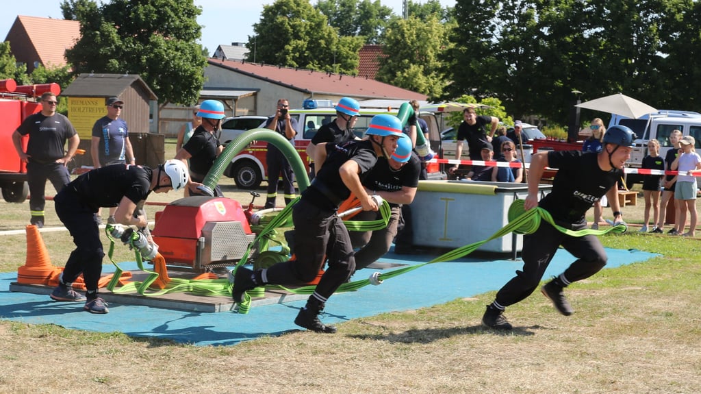 Ganz knapp verpasste das Team der Freiwilligen Feuerwehr Klietz den Sieg beim Kreisausscheid des Landkreises Stendal.