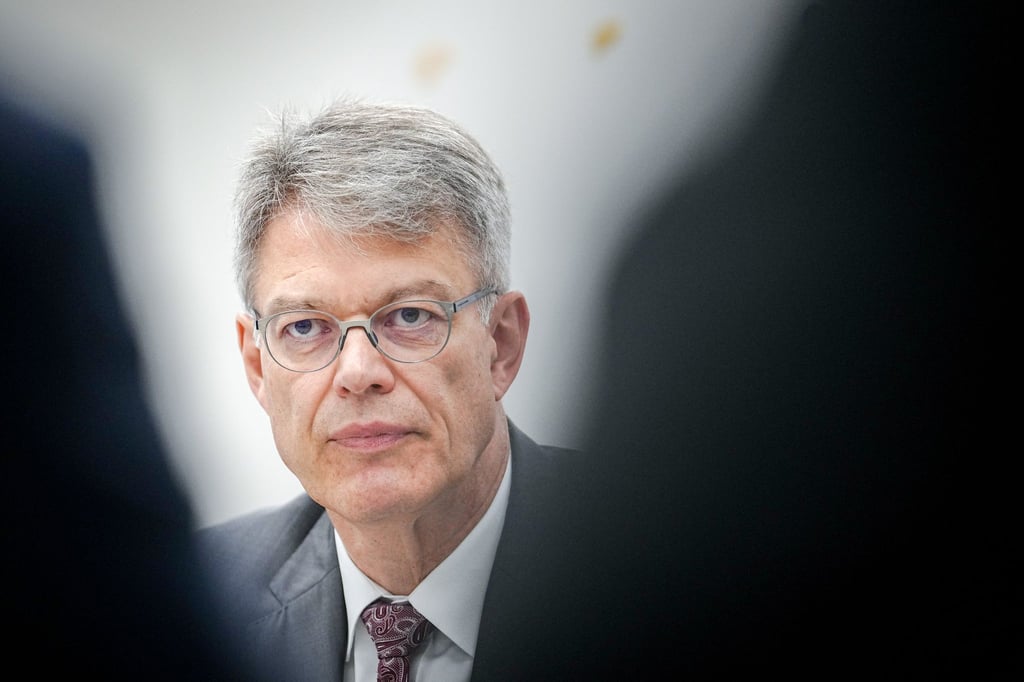Der neue Verkehrsminister ist mit der Leistung der Deutschen Bahn unzufrieden.