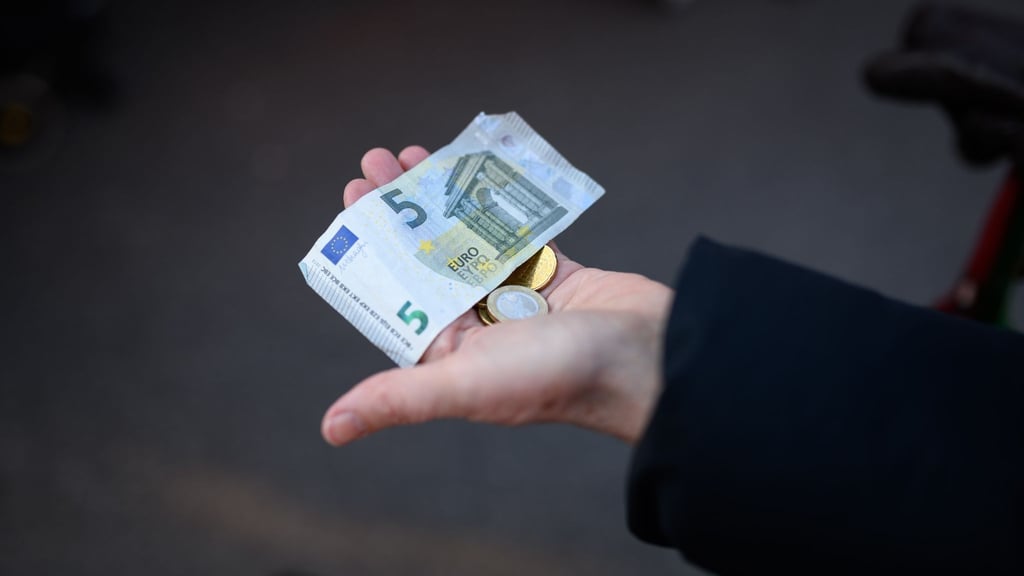 Wer künftig in der Zeitzer Obdachlosenunterkunft übernachten will, muss zwölf Euro bezahlen. Er bekommt aber auch einiges dafür.