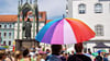 Rund 460 Menschen demonstrieren beim ersten CSD in Wittenberg für Vielfalt.