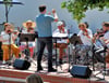 Das Sinfonieorchester der Musik- und Kunstschule in Stendal weiht unter der Leitung von Sebastian Bahr die neue Bühne im Hof ein. Es war eines von vielen kleinen Konzerten am Sonnabend. 
