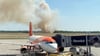 Ein Brand auf einem Getreidefeld ganz in der Nähe des Flughafens BER erzeugt auch bei Fluggästen Aufmerksamkeit.