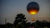 Viele Menschen in Paris hatten sich gewünscht, dass der olympische Ballon wieder in die Stadt zurückkehrt.