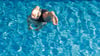 Die Hitze lockt am Wochenende viele ans Wasser.