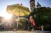 Toska singt vor der Kulisse des Naumburg Doms selbst geschriebene  Songs, glänzt aber auch mit ihren Interpretationen gecoverter Musik. 
