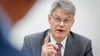 Der neue Verkehrsminister ist mit der Leistung der Deutschen Bahn unzufrieden.